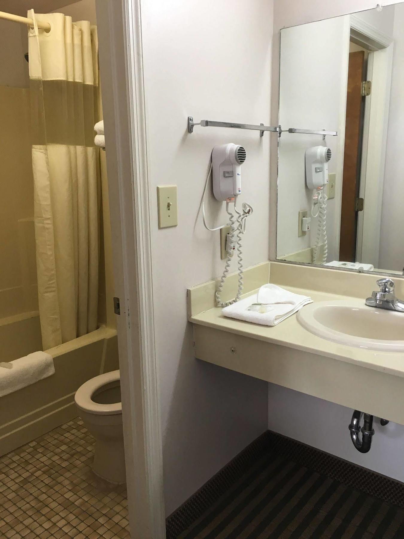 Quality Inn Pulaski Exterior photo