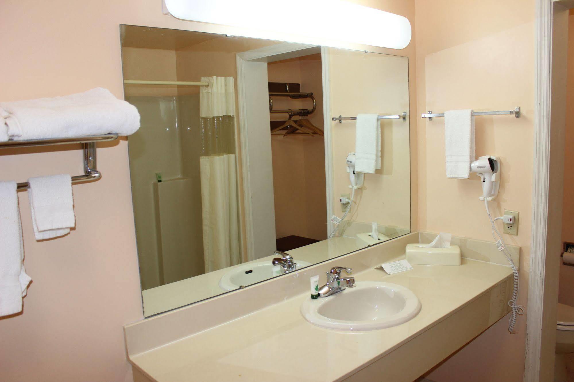 Quality Inn Pulaski Exterior photo